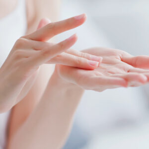 woman apply moisturizer in hand